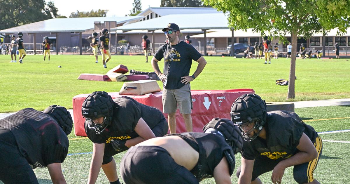 Mountain View football eyes playoffs in tough De Anza Division