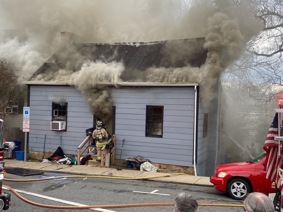 Leesburg house fire displaces two | News | loudountimes.com