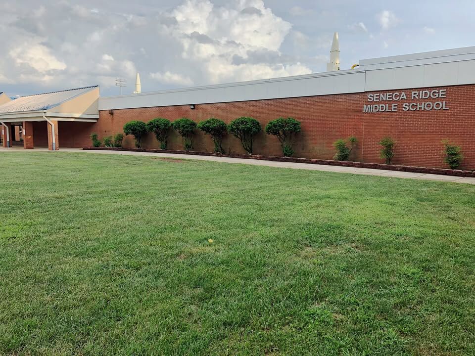 Se Deca Ridge Teaching assistant accused of being intoxicated at school | Education ...