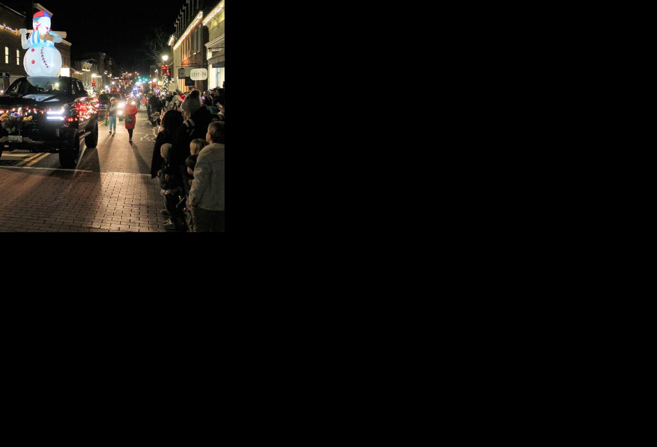 PHOTOS & VIDEO 2023 Leesburg Christmas Parade 1local