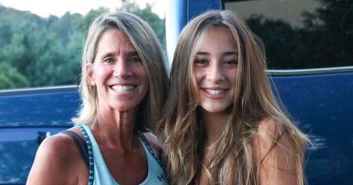 Leesburg teen becomes advocacy leader after mom is diagnosed with early ...