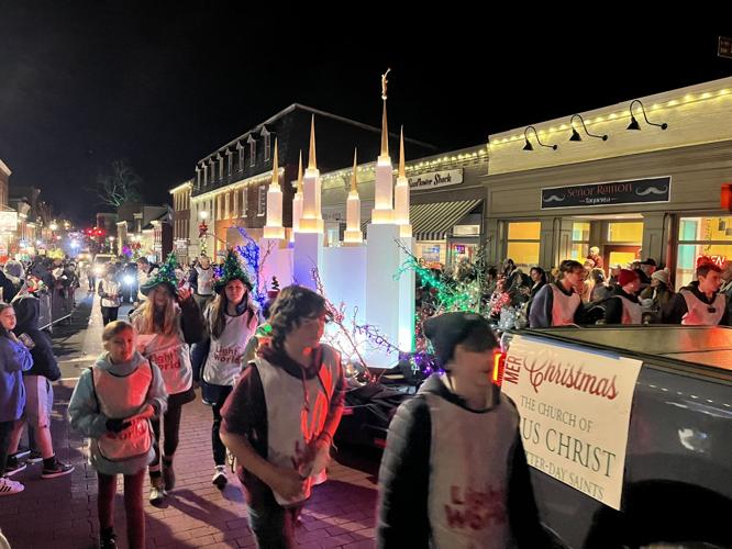 PHOTOS & VIDEO 2023 Leesburg Christmas Parade 1local