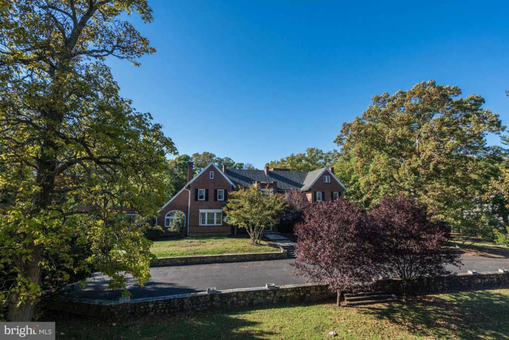 Home Of The Week Arthur Godfrey S Estate At 40568 Hidden Hills Lane Paeonian Springs News Loudountimes Com