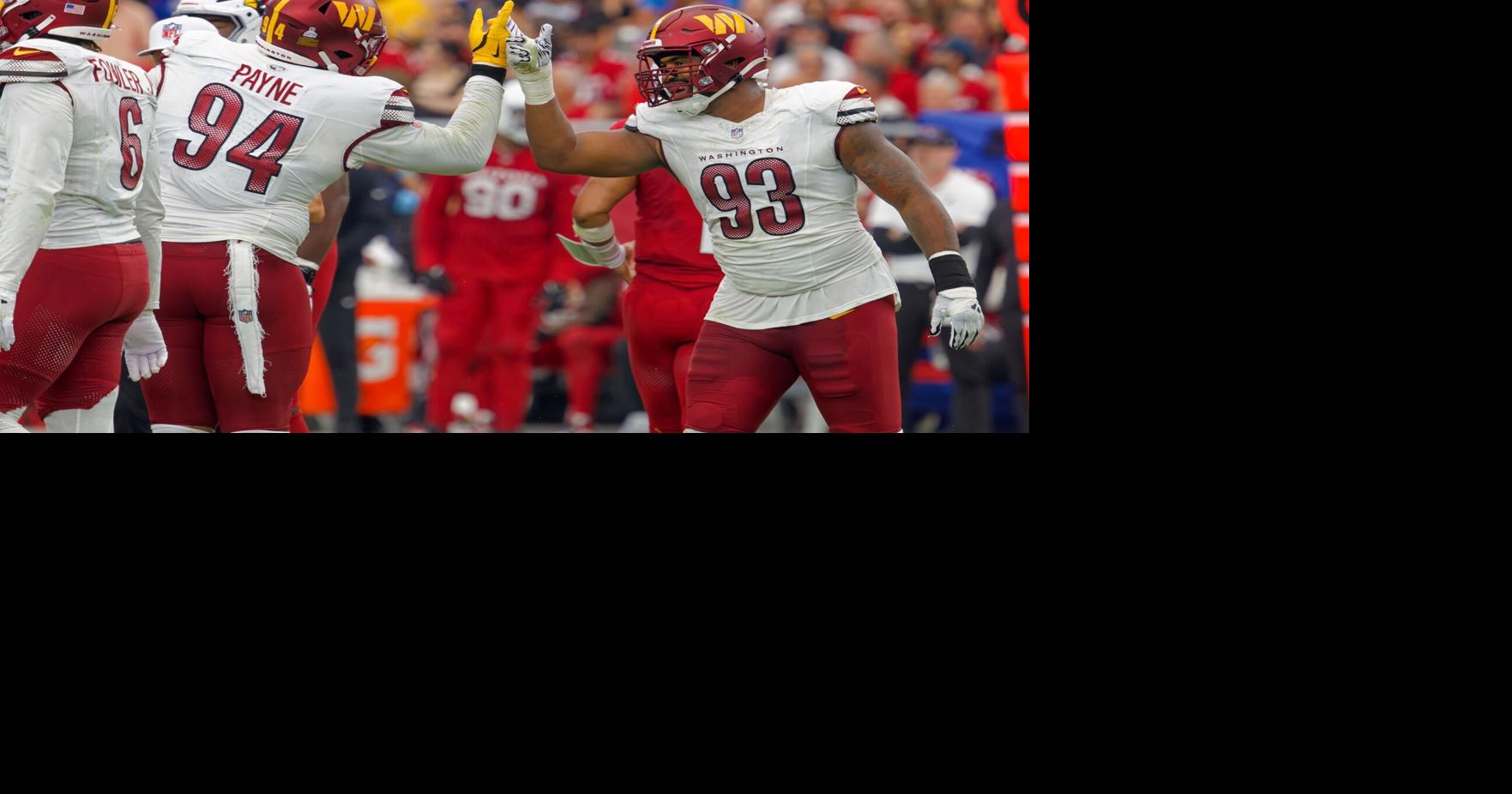 PHOTOS: Commanders roll past Cardinals 42-14 for 3rd consecutive win ...