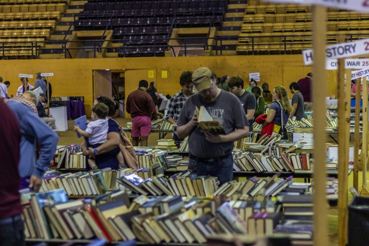 Baton Rouge residents, LSU students buy affordable books in bulk at LSU ...