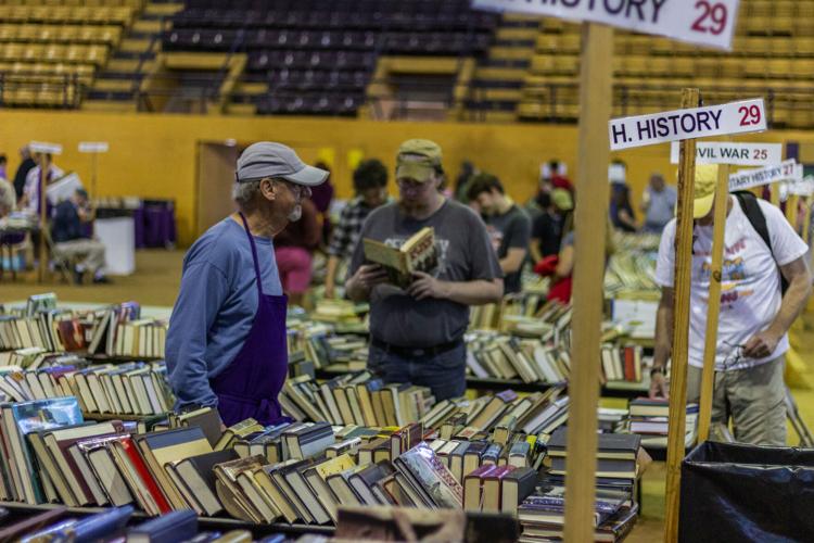 Baton Rouge residents, LSU students buy affordable books in bulk at LSU