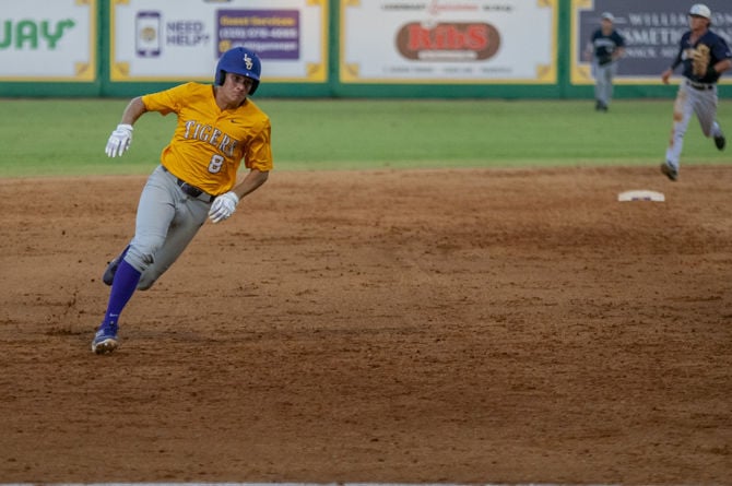 Photos Lsu Baseball Vs University Of New Orleans Daily Lsureveille Com