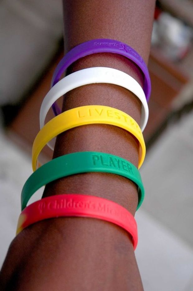 Amazon.com : Official Live Strong Lance Armstrong Wristband YOUTH size : Livestrong  Bracelets : Sports & Outdoors