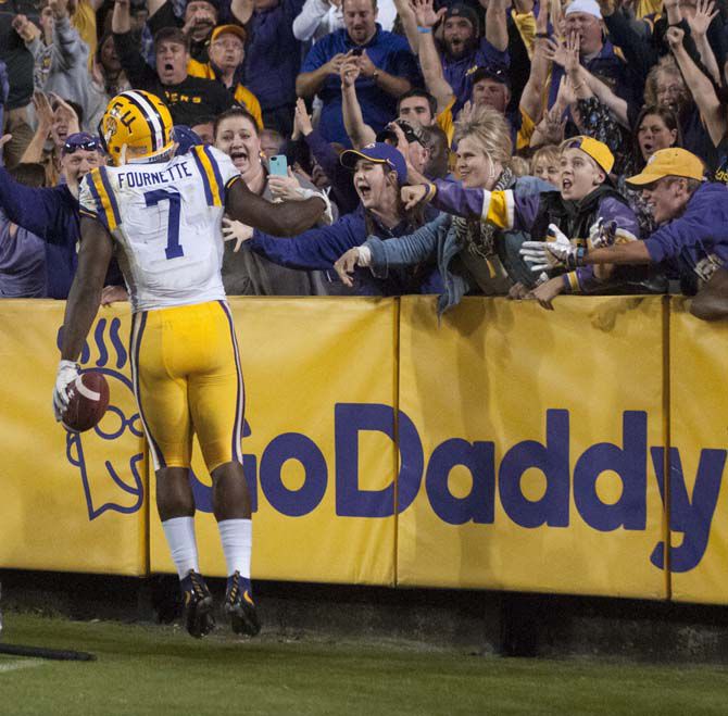 Leonard Fournette signs with Under Armour, announcement at St. Augustine  Wednesday, Sports