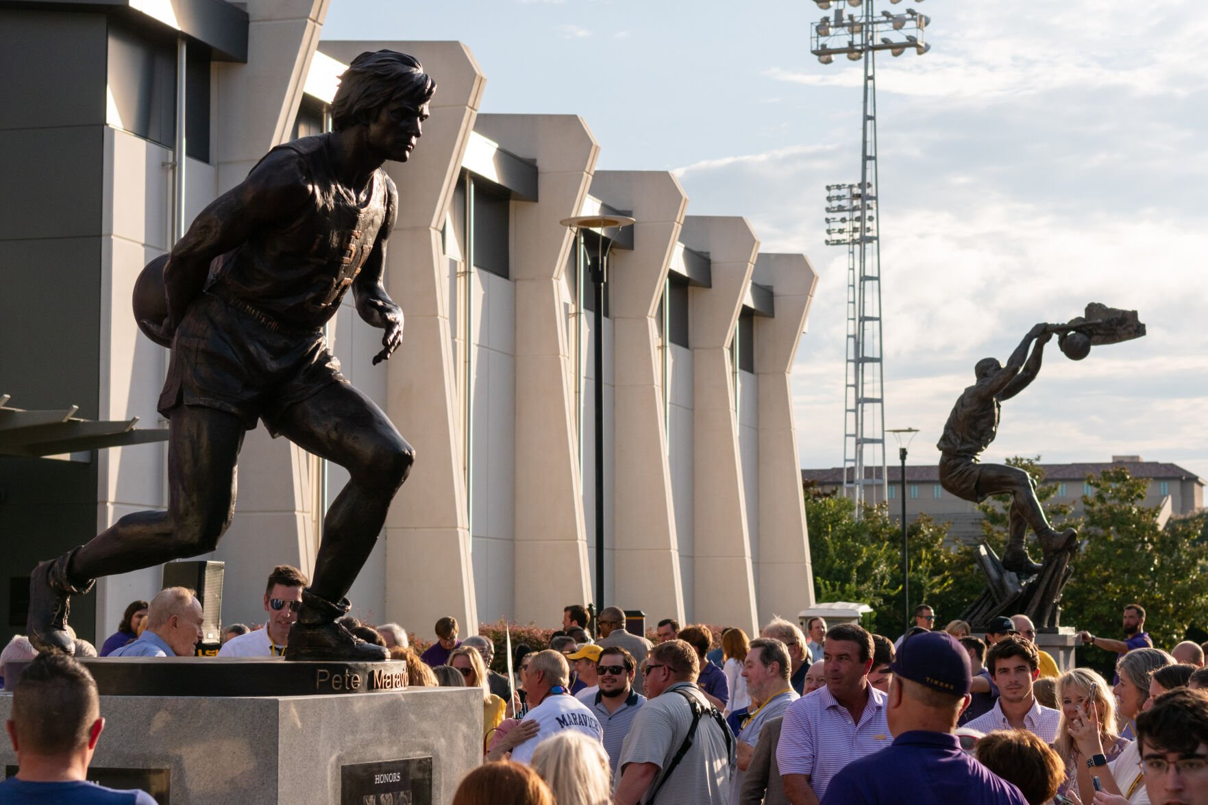 Pete Maravich Has Statue Officially Unveiled 52 Years On From His ...