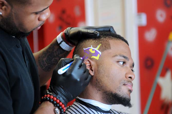Local barber cuts, paints elaborate designs in hair | Entertainment |  
