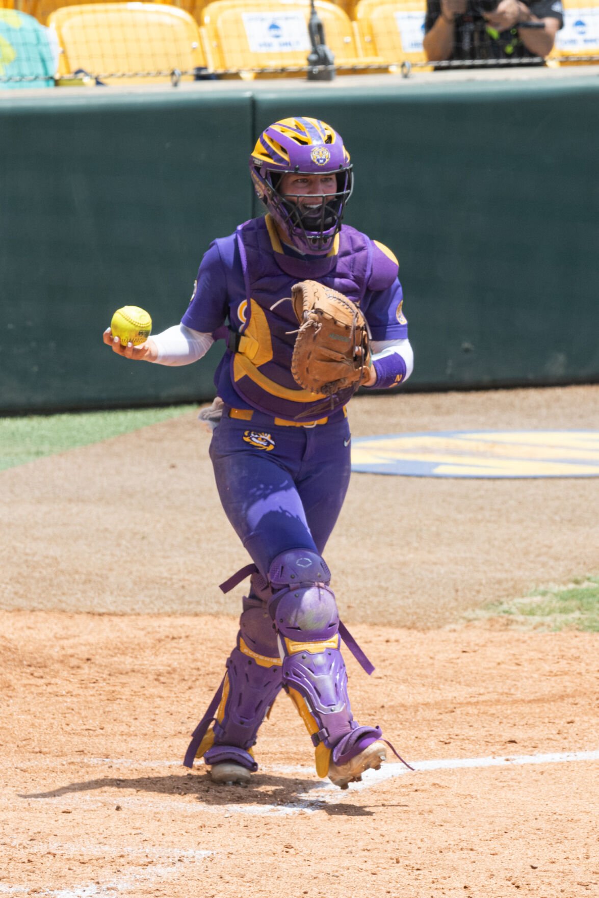 Softball Shuts Out ULL on the Road, 4-0 – LSU