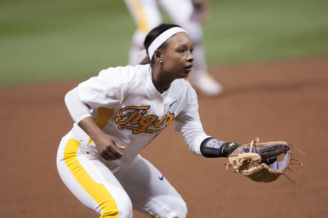 LSU Softball Defeats Auburn 3-2 after 14 Innings | | lsureveille.com