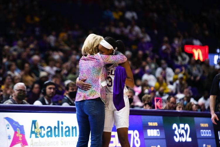 Commentary: LSU coach Kim Mulkey manages to go even lower after brawl at  SEC championship
