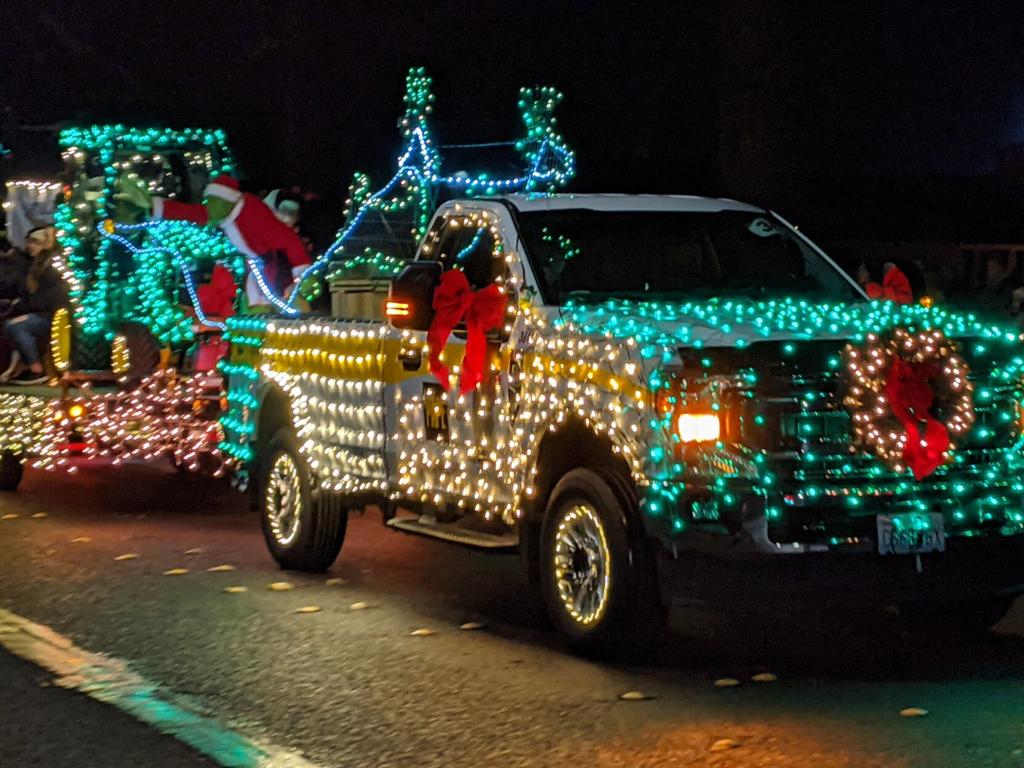 White Christmas Lynden Wa 2022 Update: Lynden's 2021 Lighted Christmas Parade (With Video) | |  Lyndentribune.com