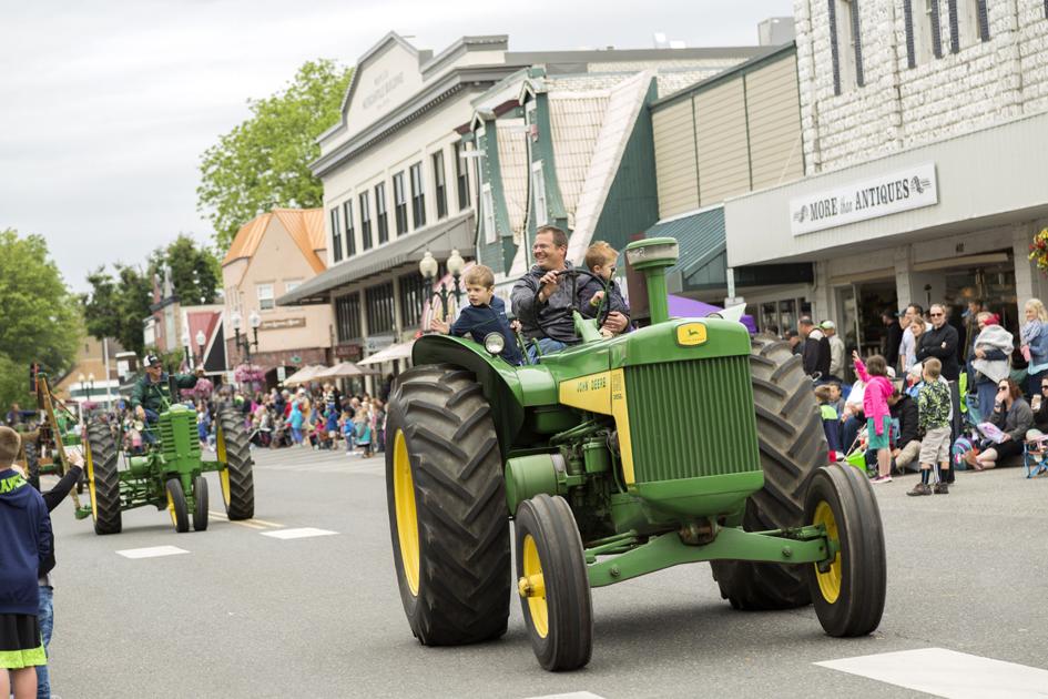 PHOTOS Taking in the Farmers Day Parade News