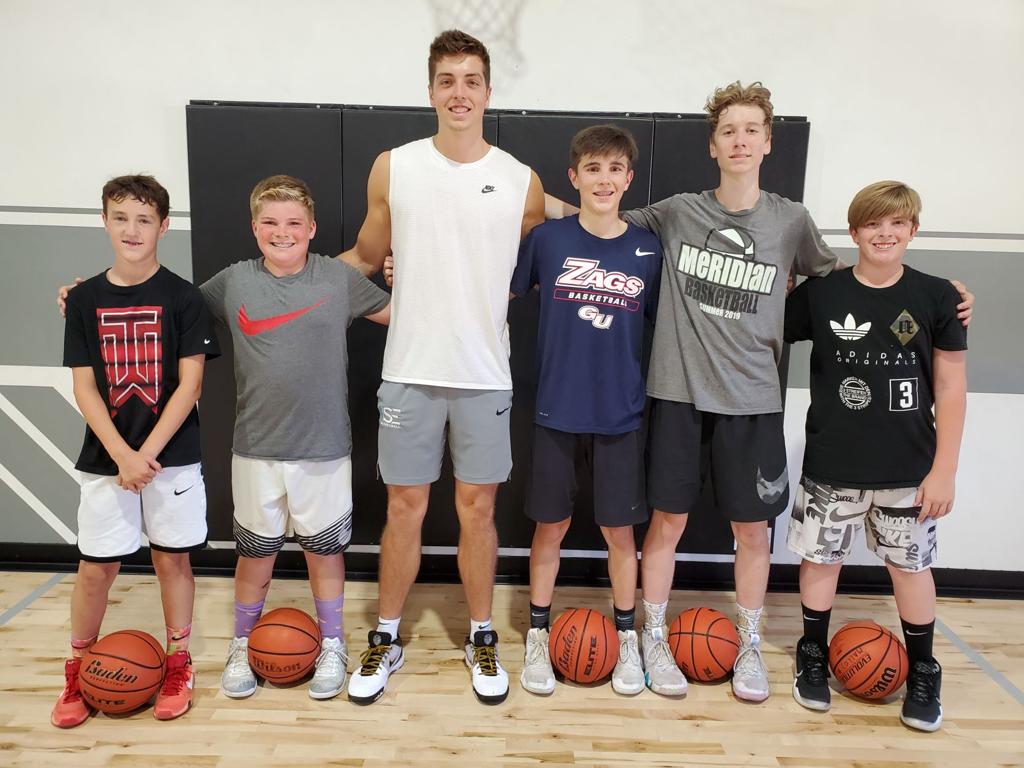 Daulton Hommes Holds Youth Basketball Camp Sports