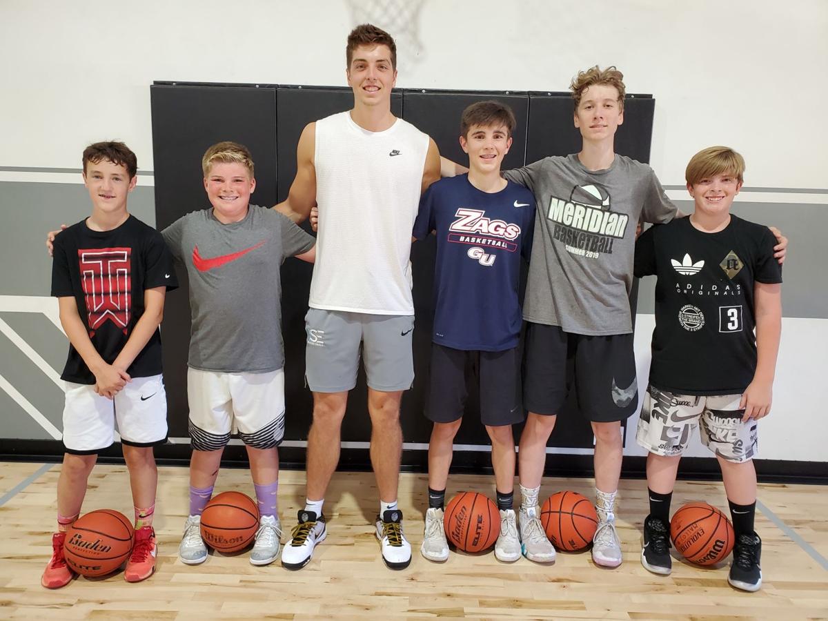 Daulton Hommes Holds Youth Basketball Camp Sports