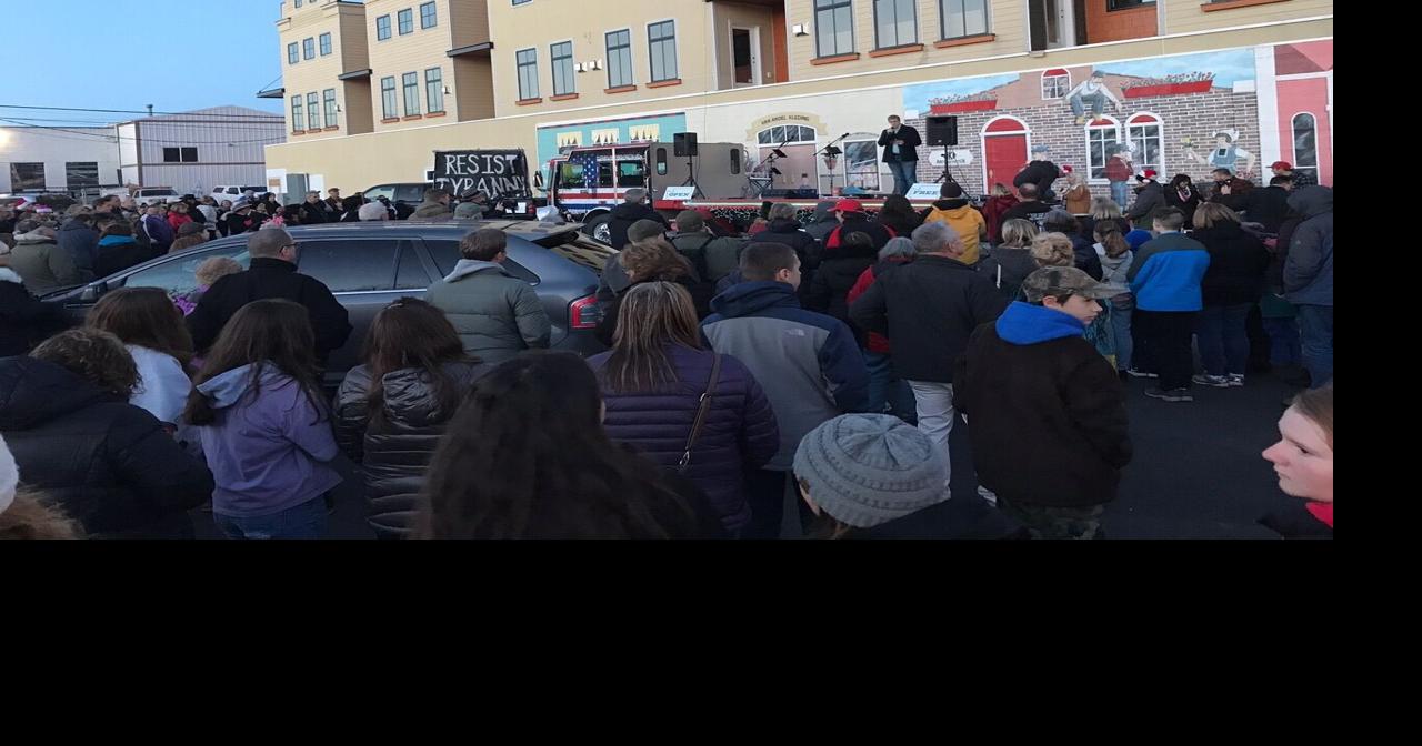 Lynden rally keeps up ‘resist’ effort | News | lyndentribune.com