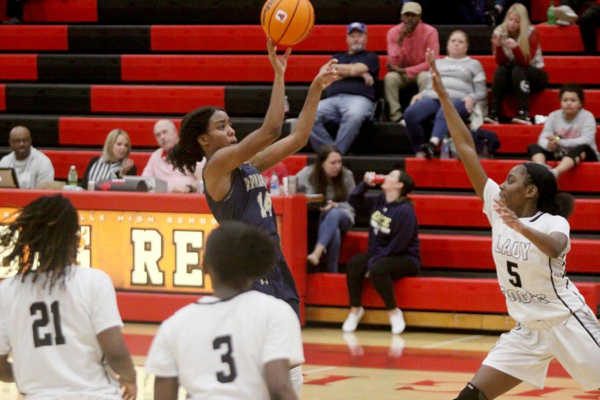 Basketball Lady Wildcats Coach Remains Optimistic After Rough