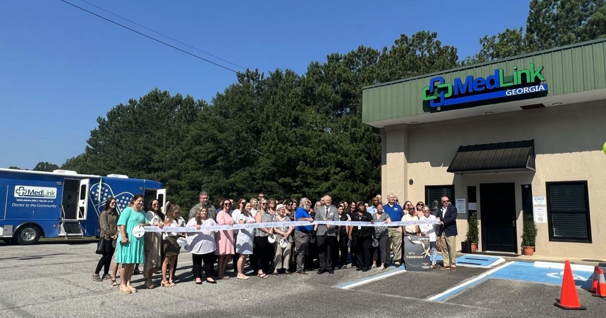 Ribbon cutting held for new MedLink Commerce office and mobile clinic ...
