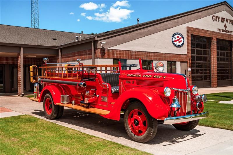 Winder's 1940 Ford Peter Pirsch fire engine participates in 202nd