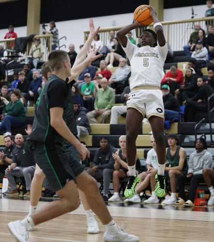 Essien Lockleer shooting ball