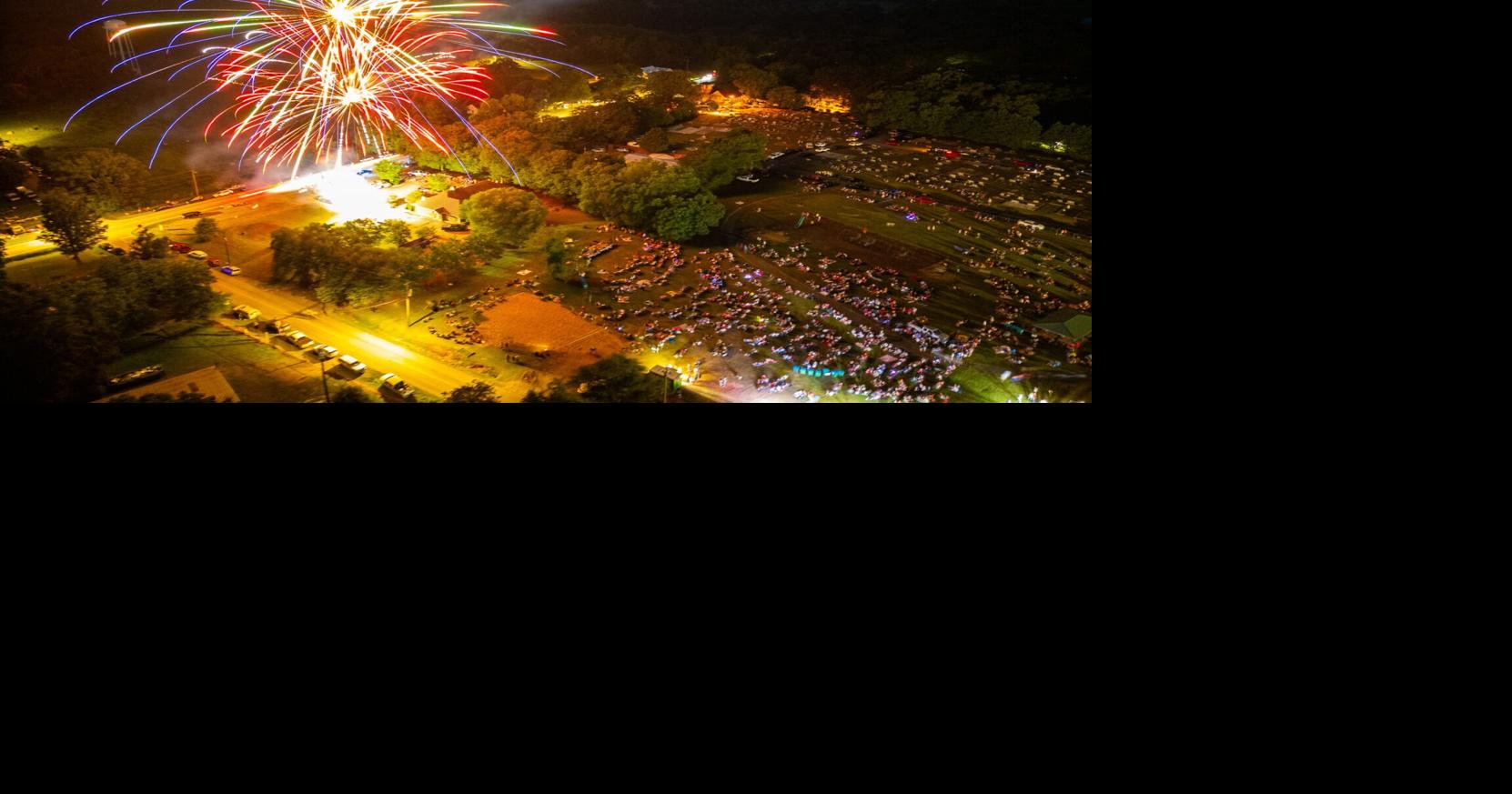 Fireworks sparkle over Ila | Features | mainstreetnews.com