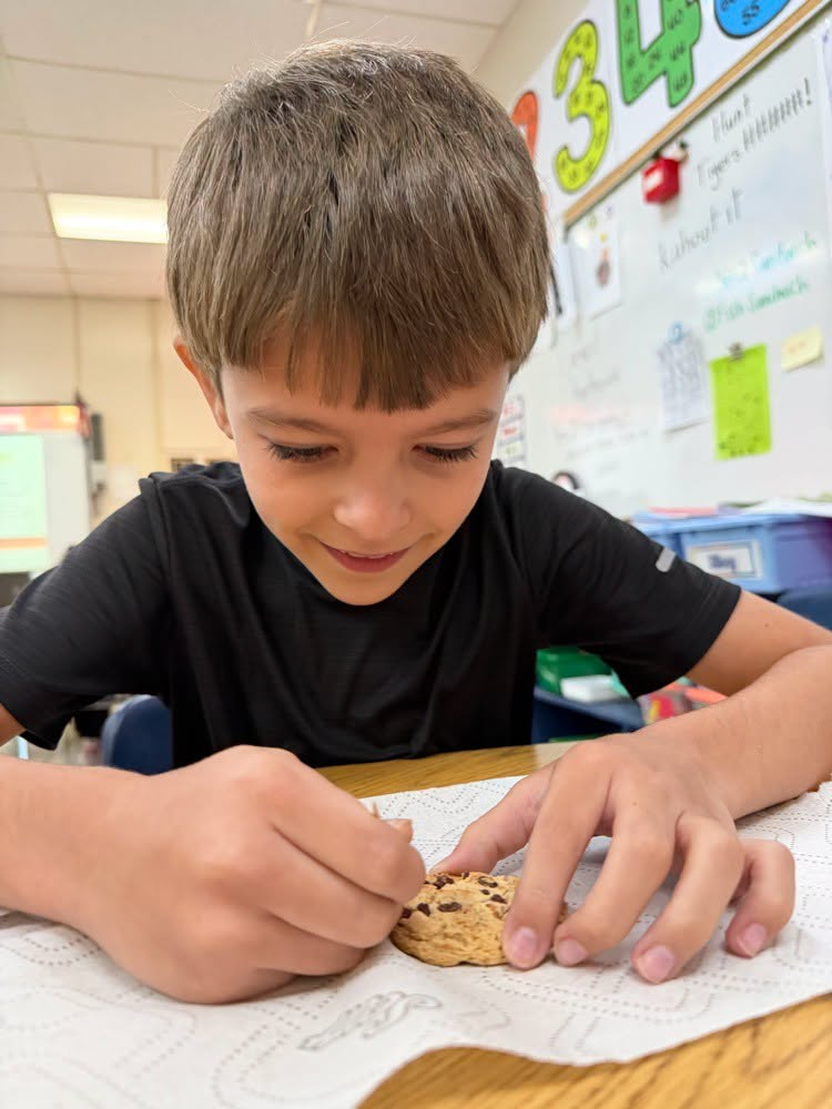 Commerce Elementary students dig into paleontology lesson