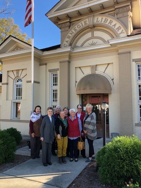 DAR members tour Carnegie Library