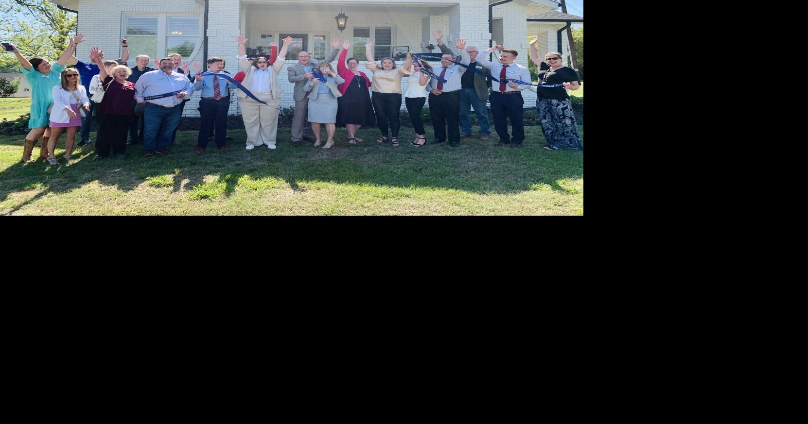 Business refurbishes historic Hoschton home for new office Features