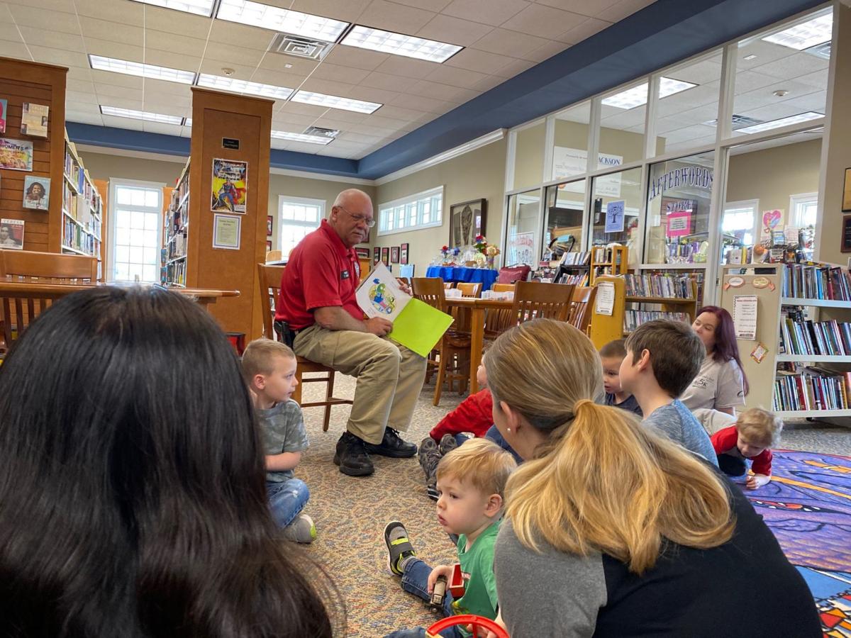 Chief reads to youngsters