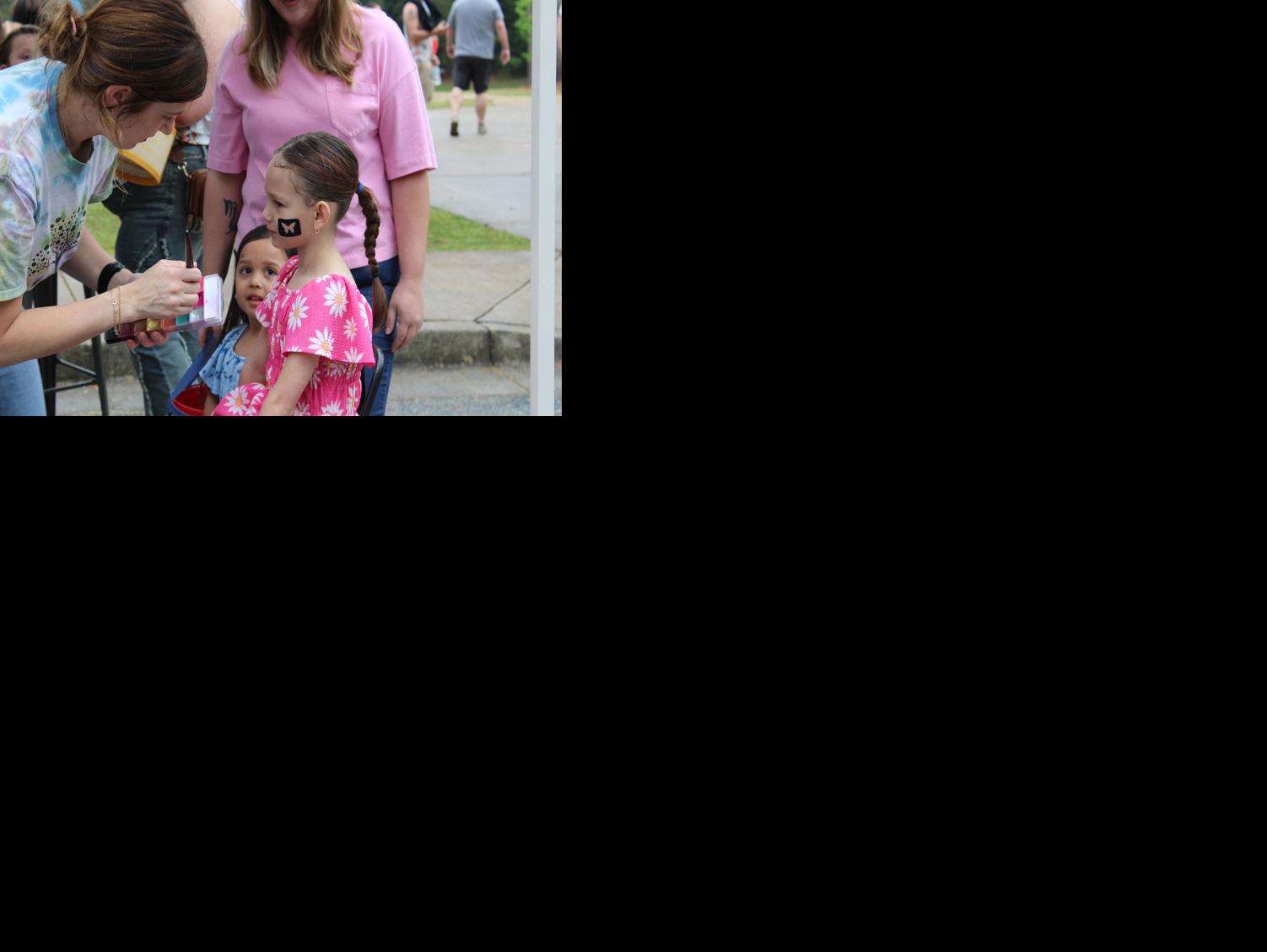 Jefferson families flock to City Park for Easter egg hunt fun ...