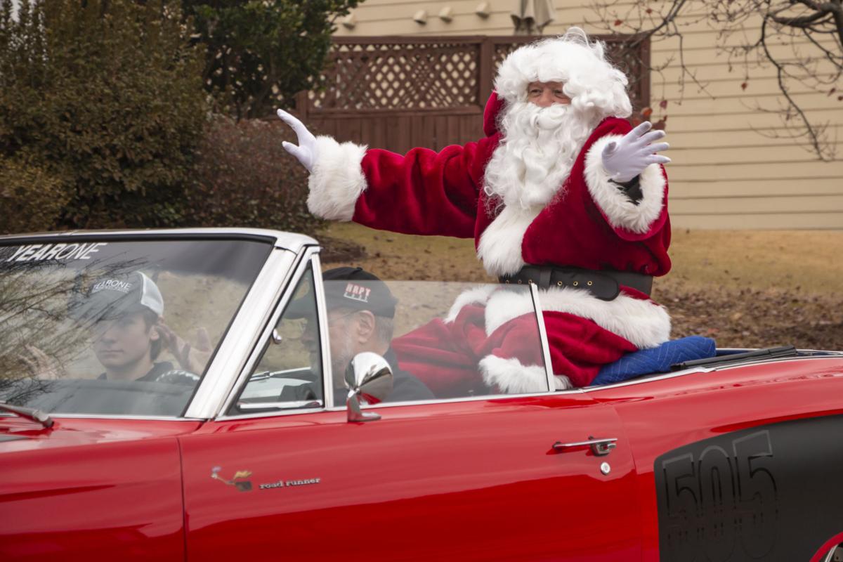Braselton Christmas Parade 2022 Traveling Parade Brings Christmas Joy To Braselton | Features |  Mainstreetnews.com