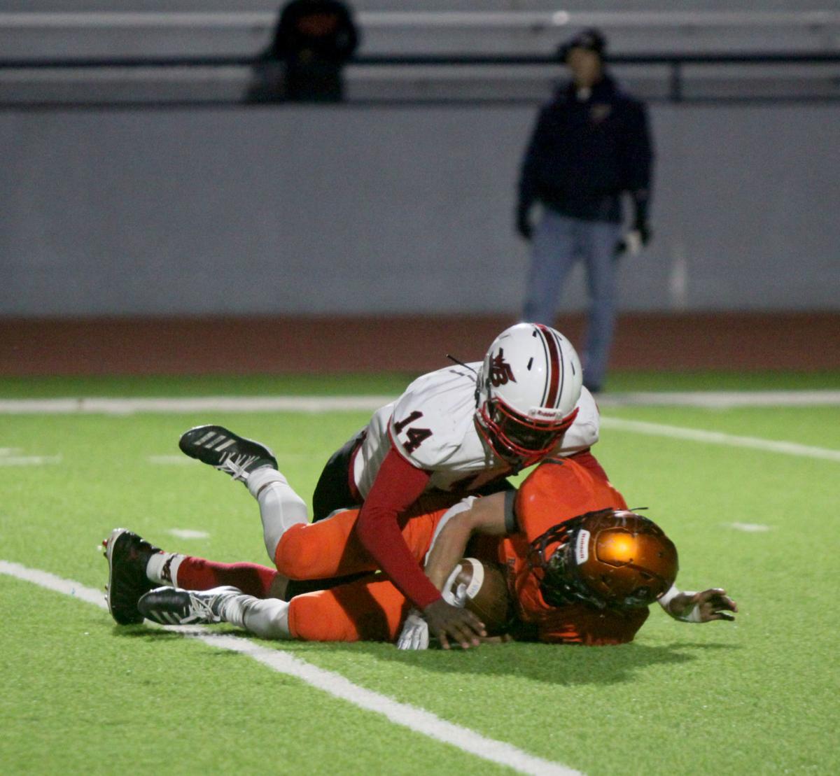 Football Bulldoggs Try To Slow Down High Powered Harrison In