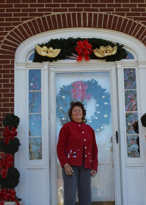 HISTORIC HOME DECORATED FOR THE HOLIDAYS