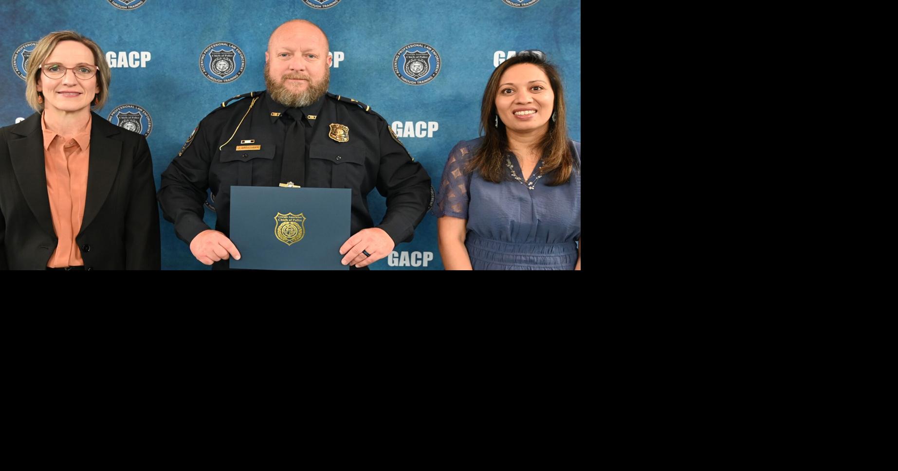 Commerce Police Chief Drossman graduates from statewide chief executive program