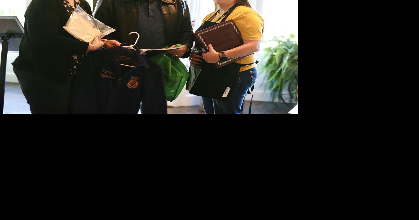 PHOTOS Braselton High School photo collection day Features