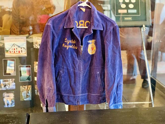 PHOTOS Braselton High School photo collection day Features