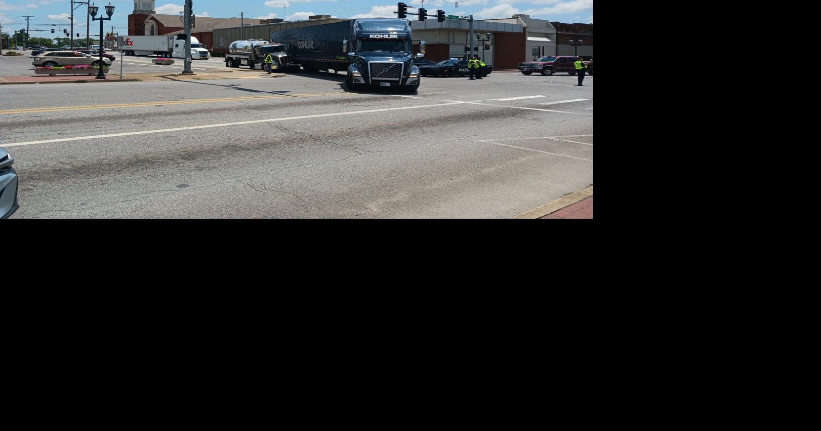 Wreck in downtown Malvern Photos & Videos