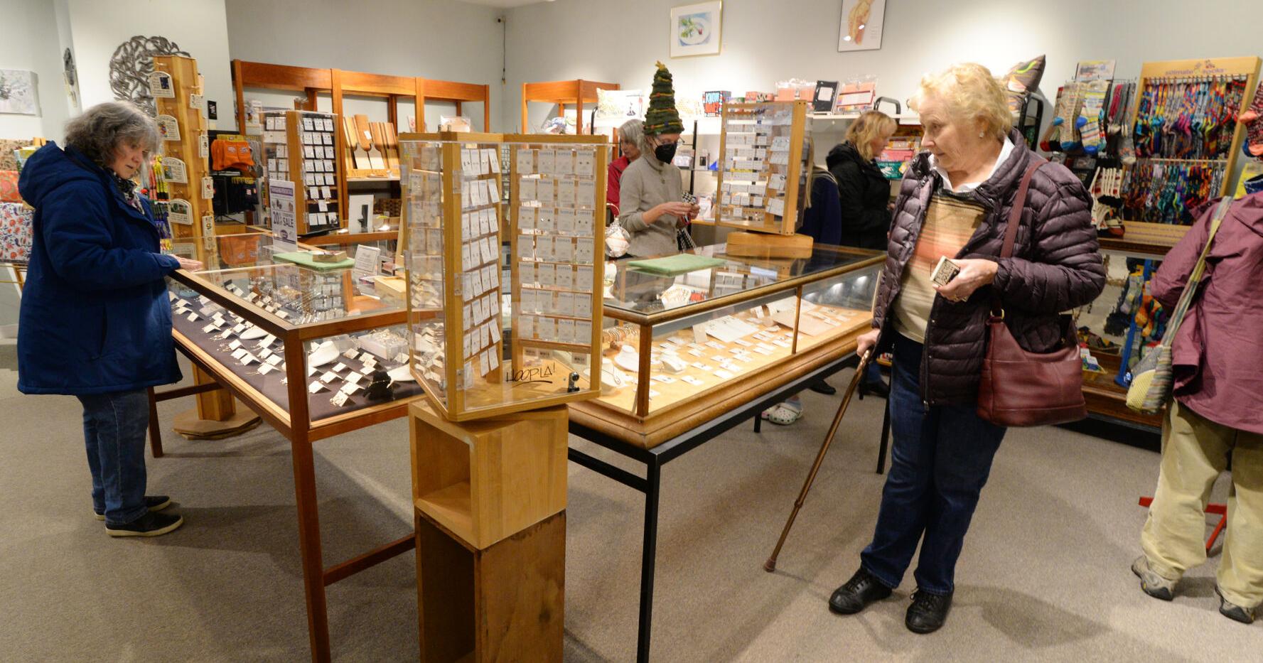 Black Friday alive and well: Brick and mortar stores seeing green - Vimarsana News