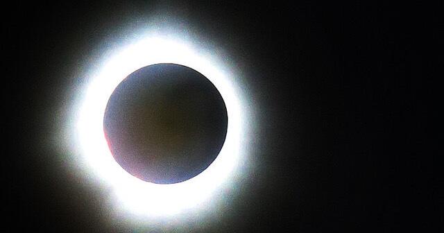 A total solar eclipse races across North America as clouds part along totality - Vimarsana News