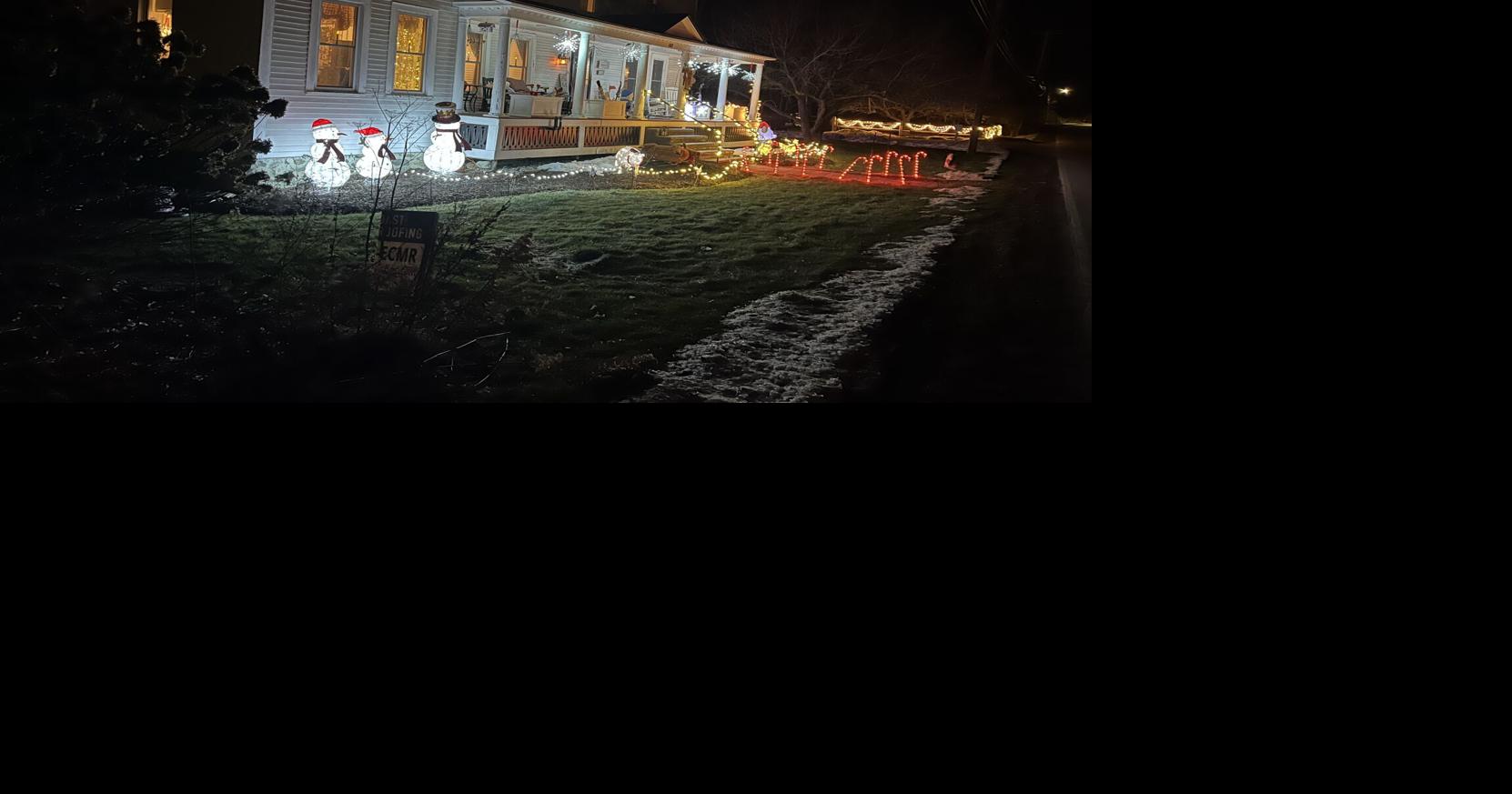 Lighting up the town: Pawlet residents come together to vote on best Christmas decorations