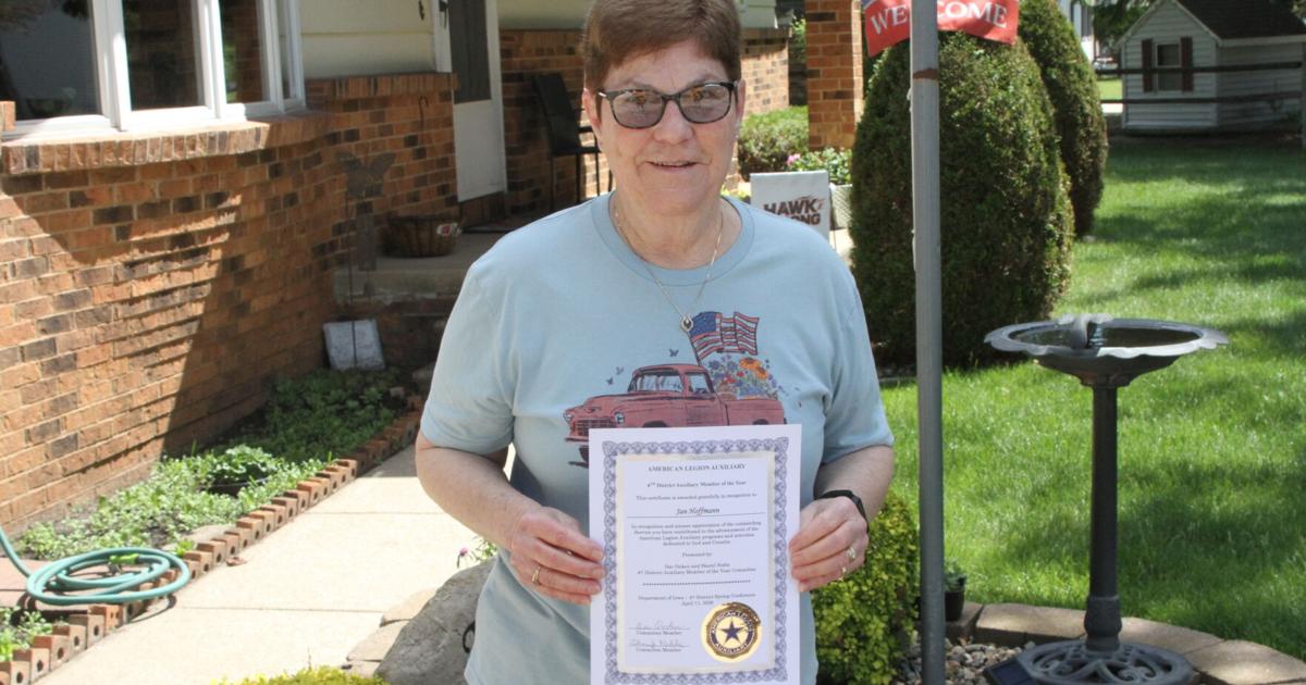 Hoffman receives Legion Auxiliary award