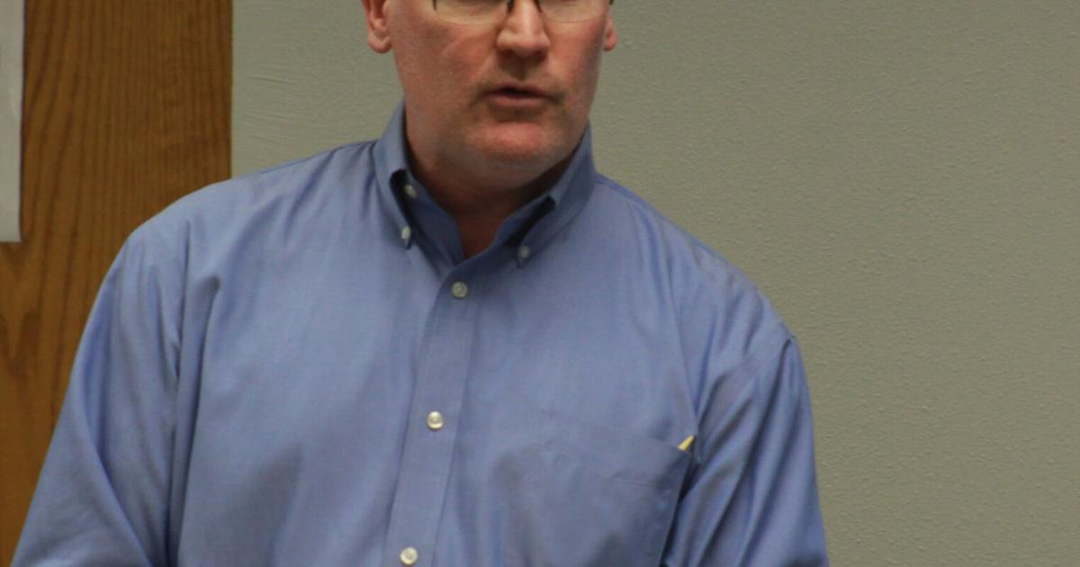 Clinton Poley Author presents update of Iowa history | News | manchesterpress.com