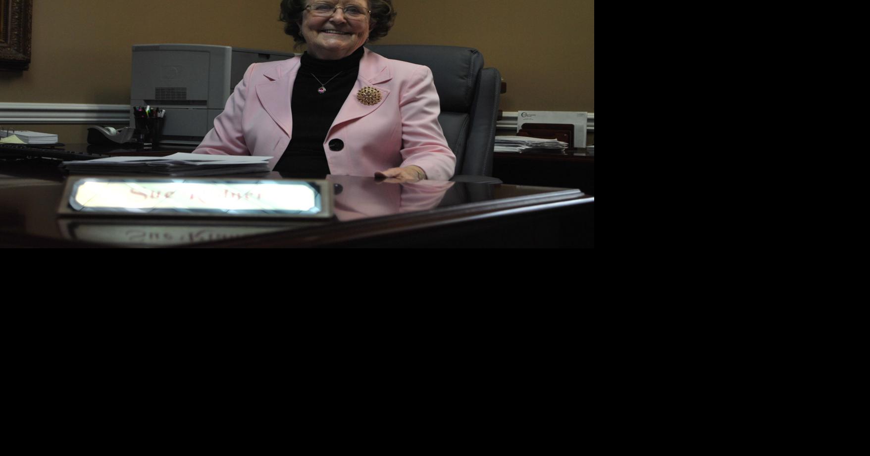 Coffee County Bank Vice President retires after 34 years Business