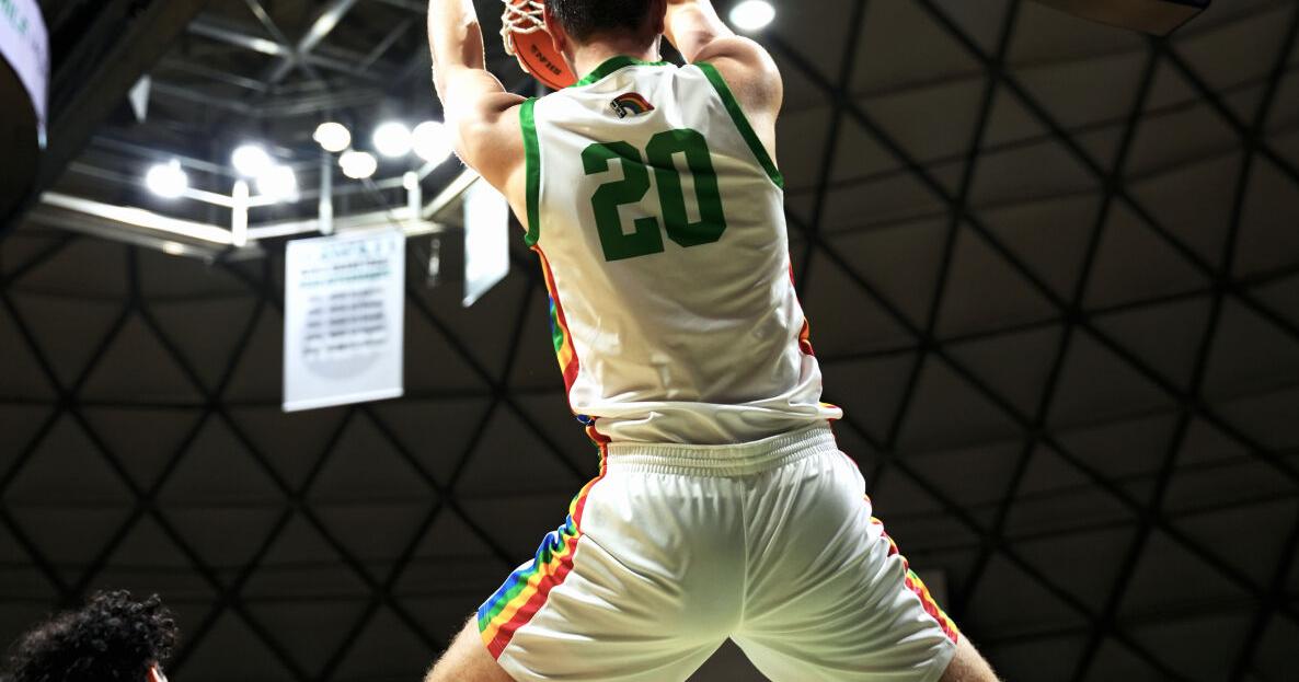 Men's Basketball Takes Down North Dakota: A Photo Essay