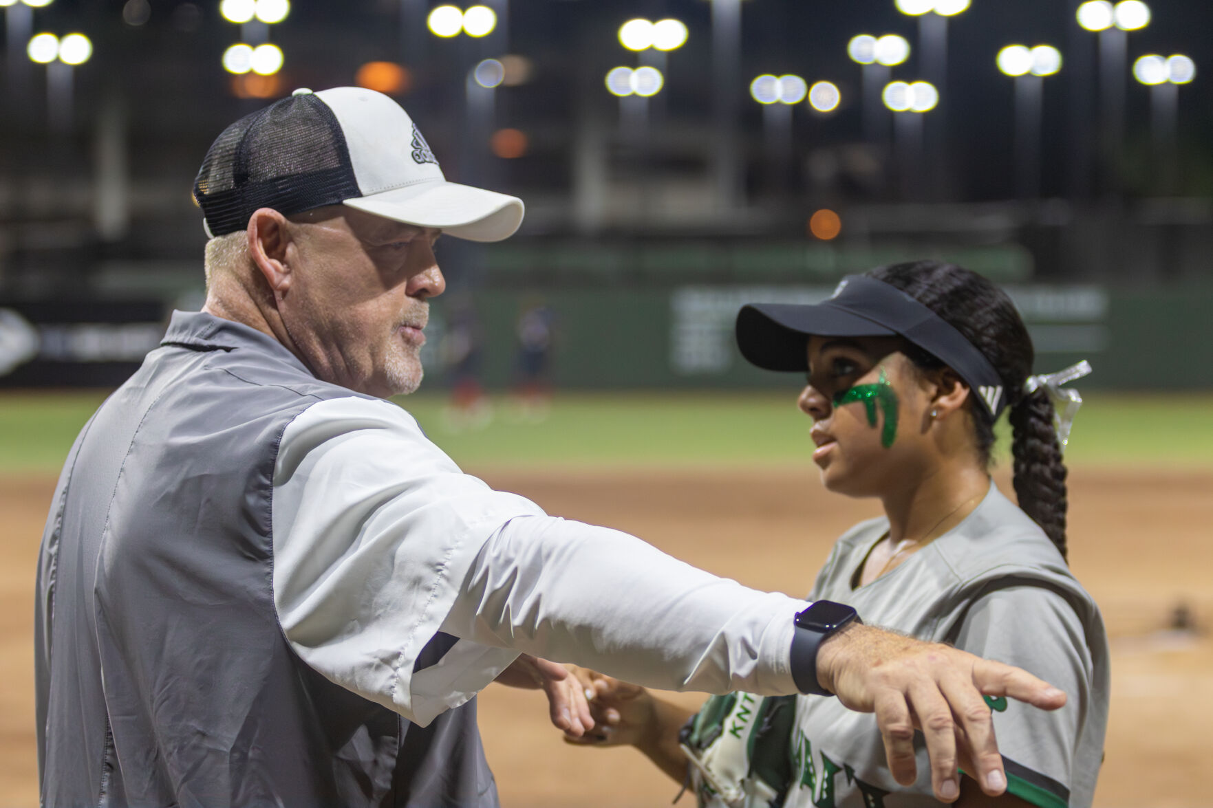 Wahine Split Doubleheader in Day Three of the Outrigger Invitational ...