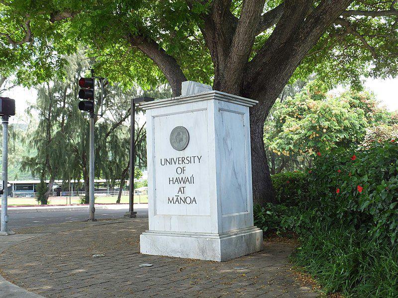 UH Manoa entrance