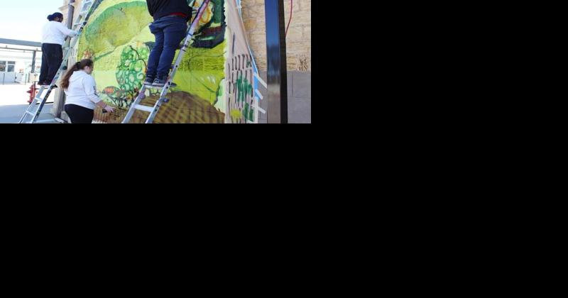 New mural showcases Grant Wood art - Vimarsana News